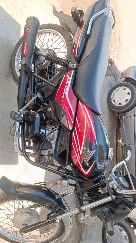 Honda pridor 100 cc 2021 model black fresh condition 1