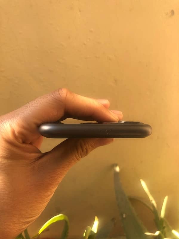 IPhone 11 Just like new Urgent sale 3