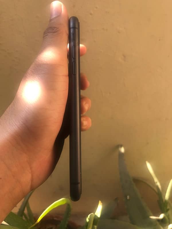 IPhone 11 Just like new Urgent sale 4