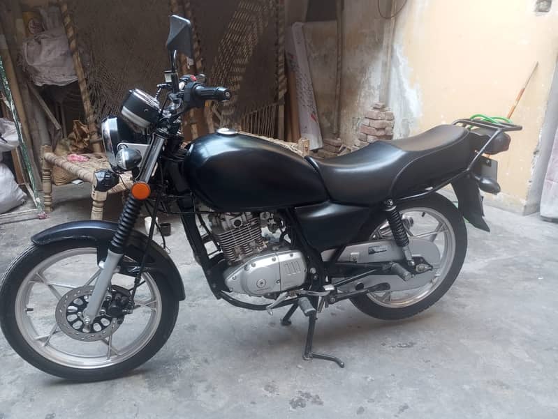 Suzuki GS 150 2022 1