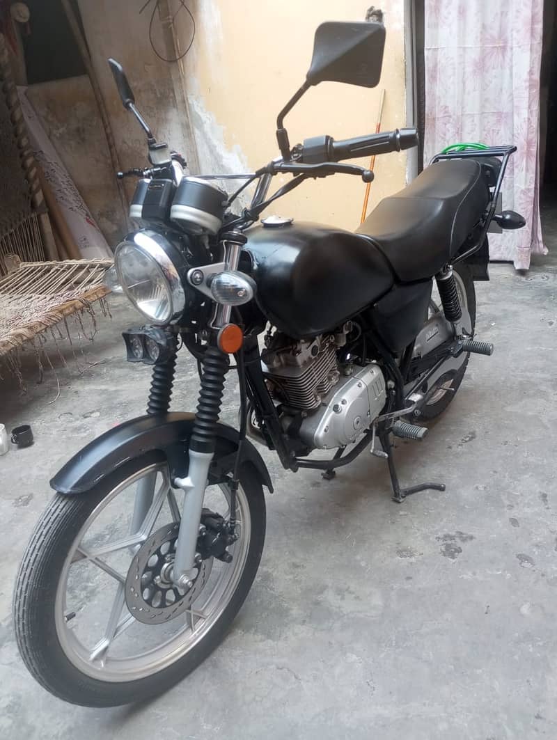 Suzuki GS 150 2022 3