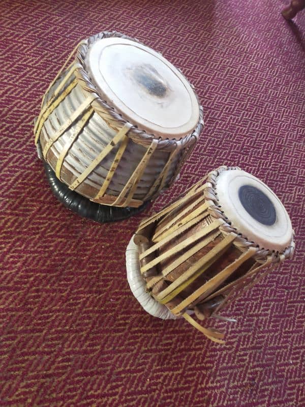 Tabla set in good condition 1