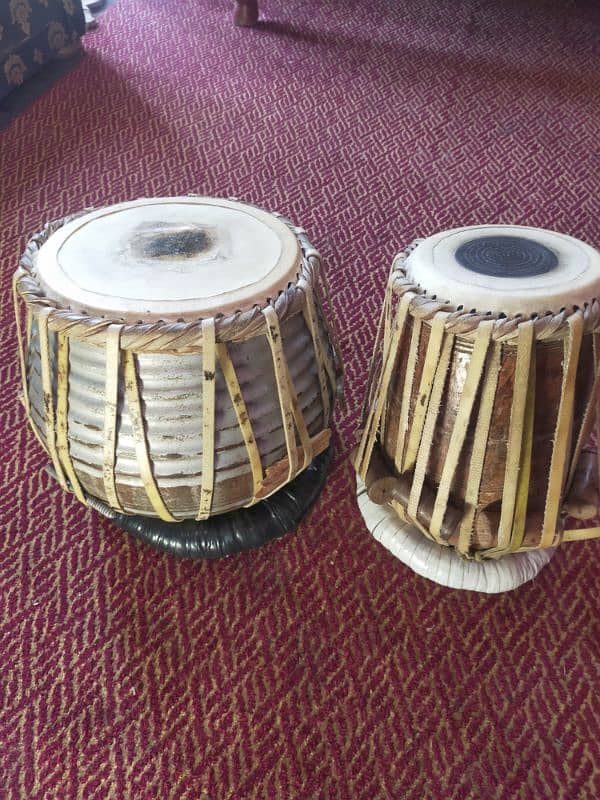 Tabla set in good condition 2