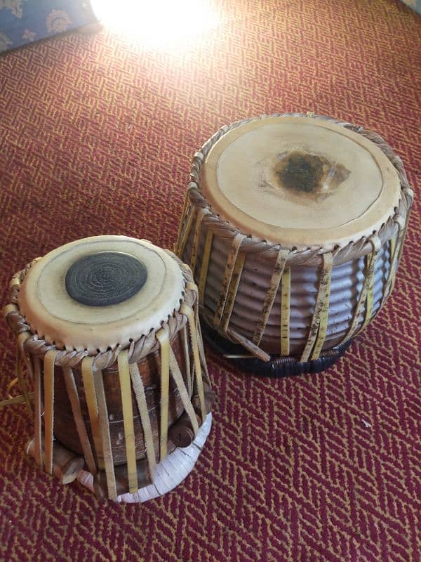 Tabla set in good condition 3