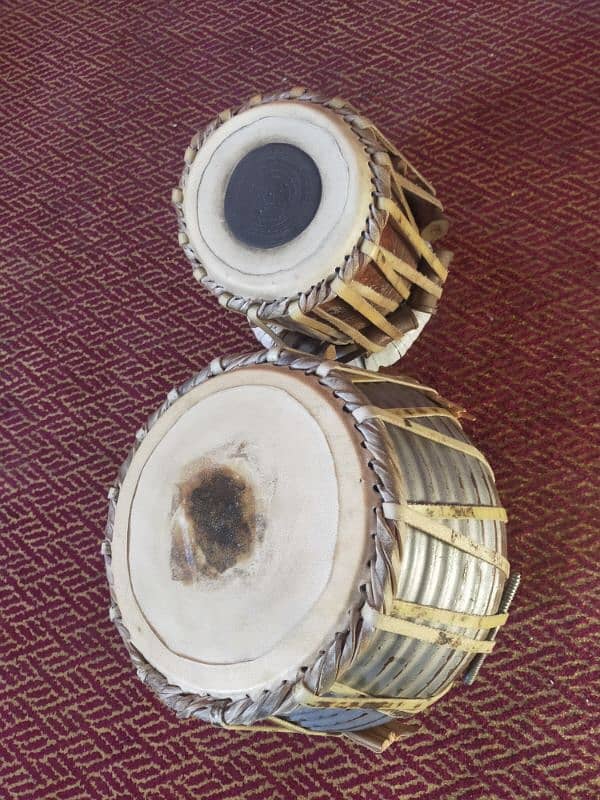 Tabla set in good condition 4