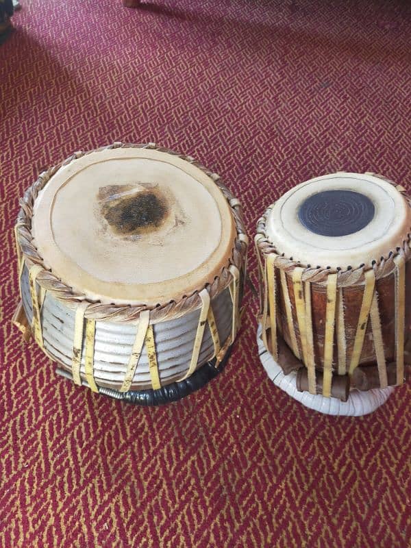 Tabla set in good condition 5