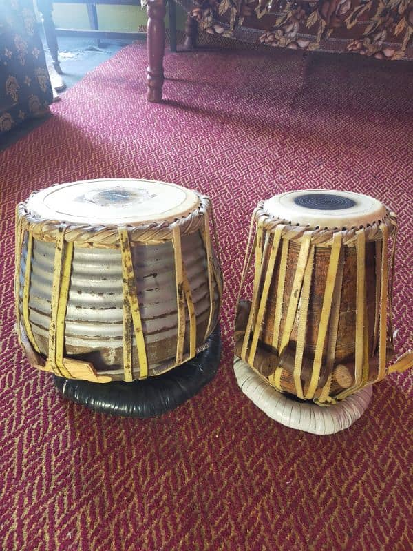 Tabla set in good condition 6