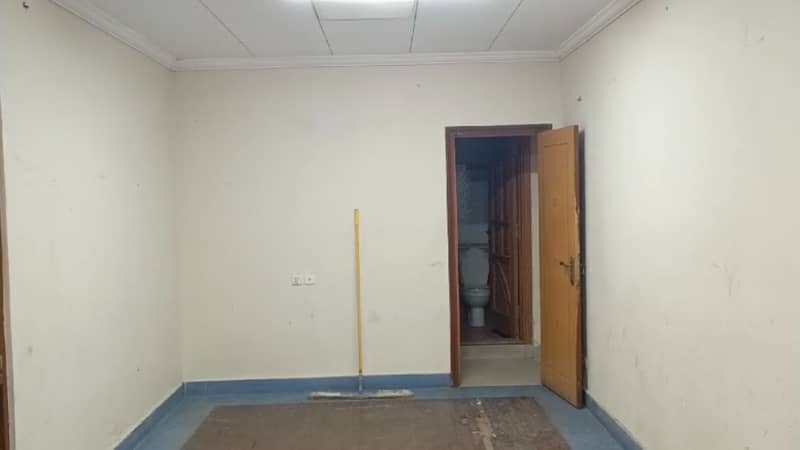 8 Marla 4th Floor Office With Elevator For Rent In DHA Phase 5,Block B, Lahore. 2