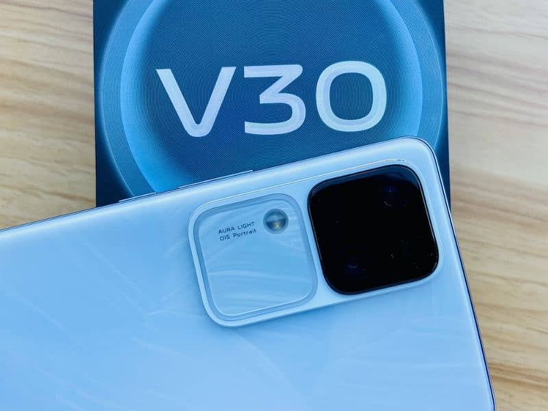 Vivo V30     5g 12/256 0