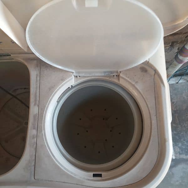 double washing and spinner machine 7