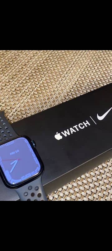 Apple Watch series 7 45mm Nike Edition 6