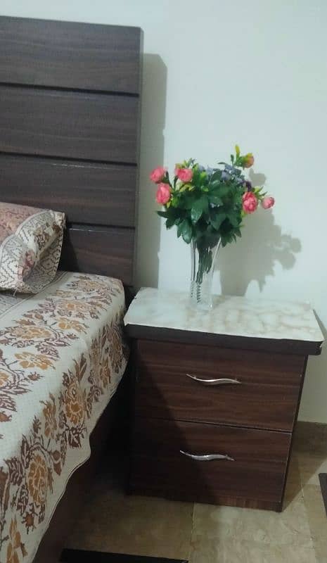 King Bed with side table and without mattress aur dressing table 5