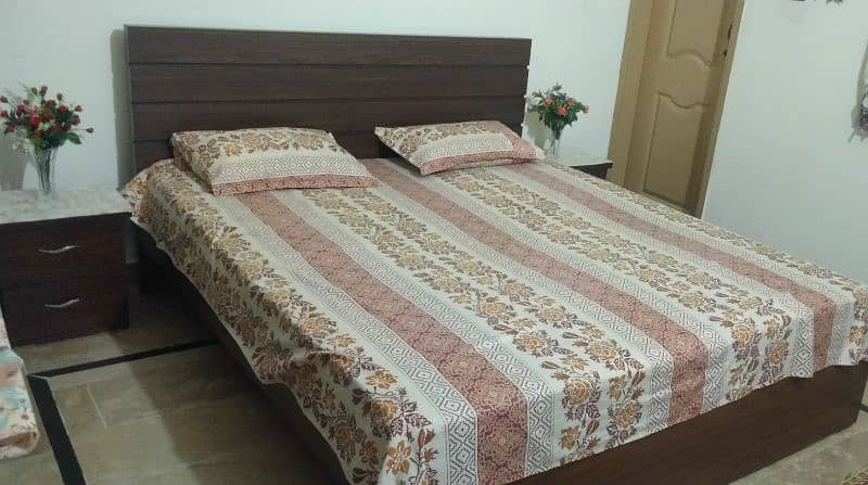 King Bed with side table and without mattress aur dressing table 8