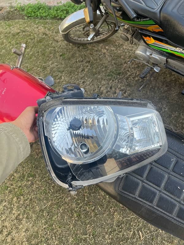 Alto 100 % original head light need repair 2