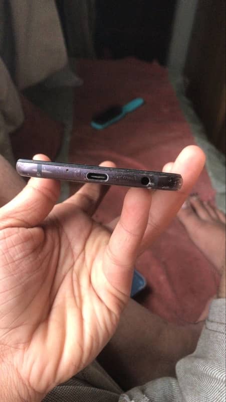 Moto Z4 pannel damage 3