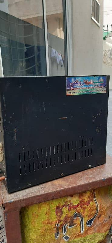 ups inverter 12v to 220v  in working condition u 9