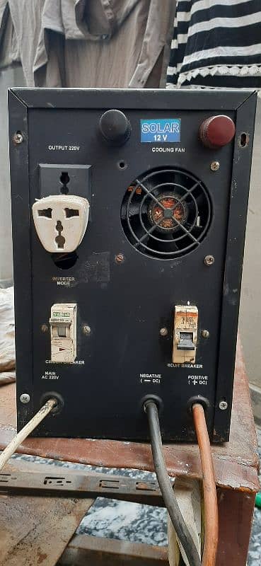 ups inverter 12v to 220v  in working condition u 10