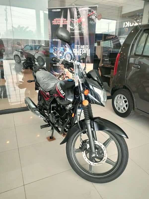 Suzuki GR150 2025 Black Red 1