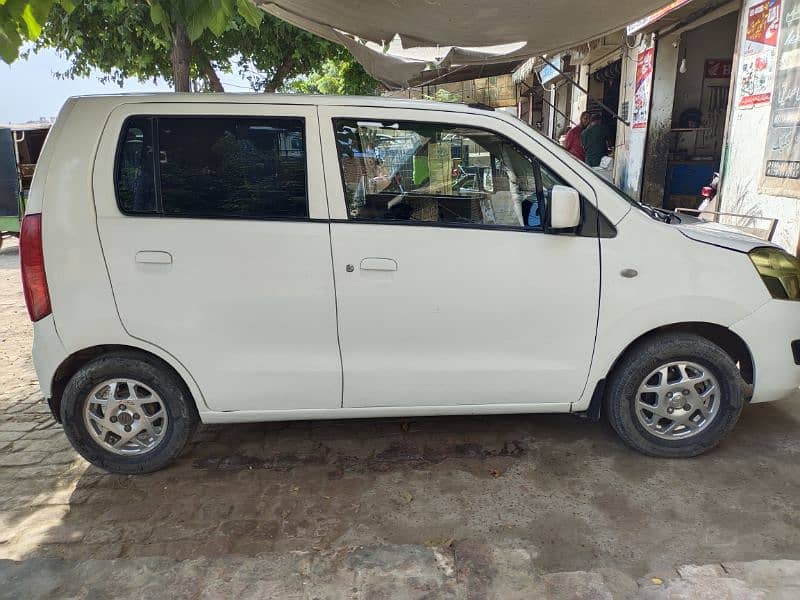 Suzuki Wagon R 2018 1