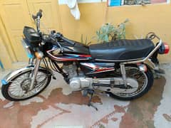 Selling Honda CG 125 Black