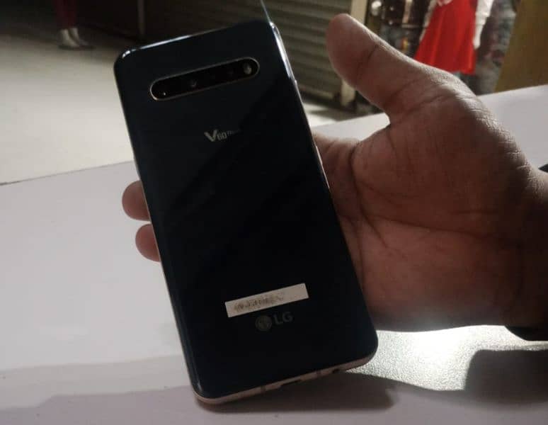 LG V60 THINQ 1