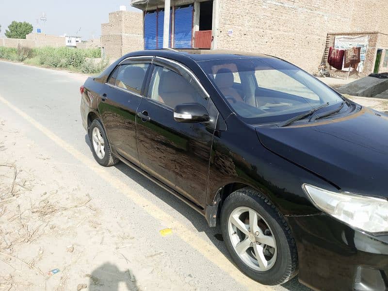 Black Toyota Corolla XLI 2013 1