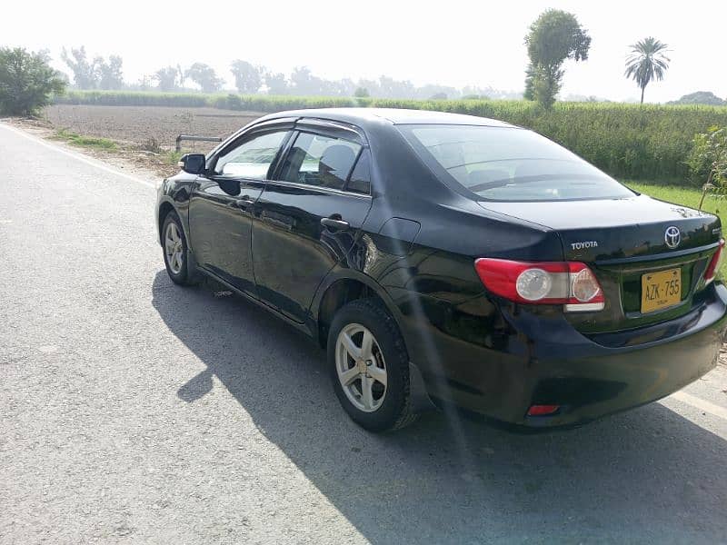 Black Toyota Corolla XLI 2013 3