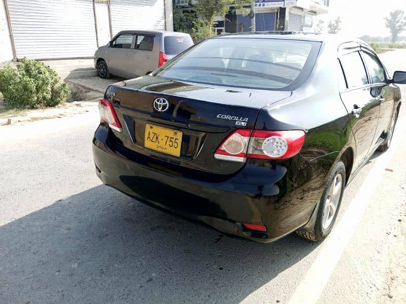 Black Toyota Corolla XLI 2013 4