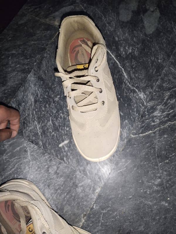 service original shoes 10 nambr he only one time use size problem he 2