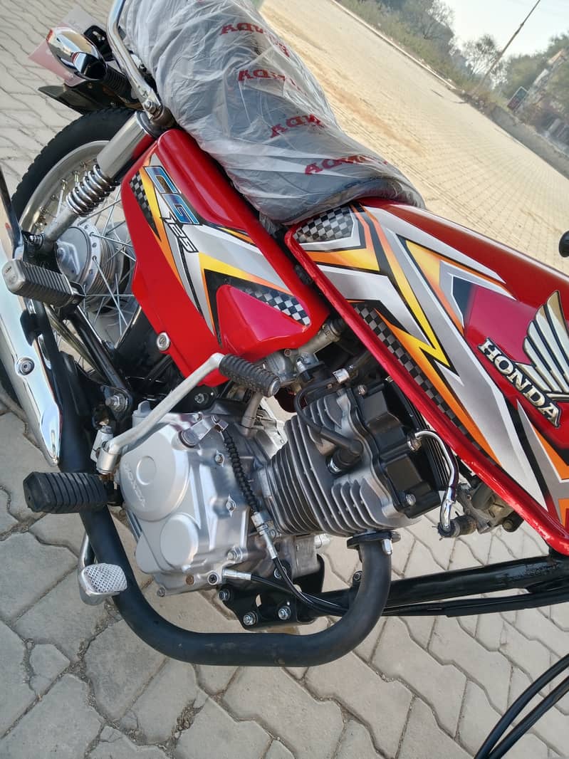 Honda 125 24/25 Applied for  New shape 03170812992 2