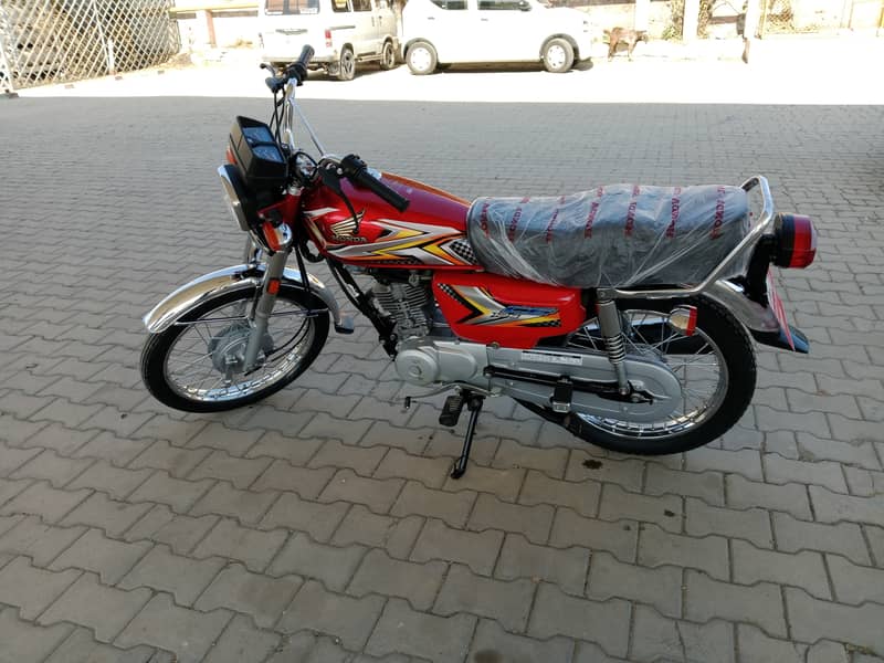 Honda 125 24/25 Applied for  New shape 03170812992 3