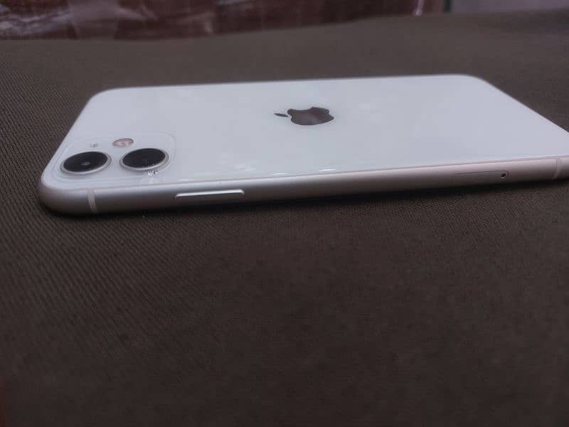 Iphone 11 128GB Approved factory Read Add 4