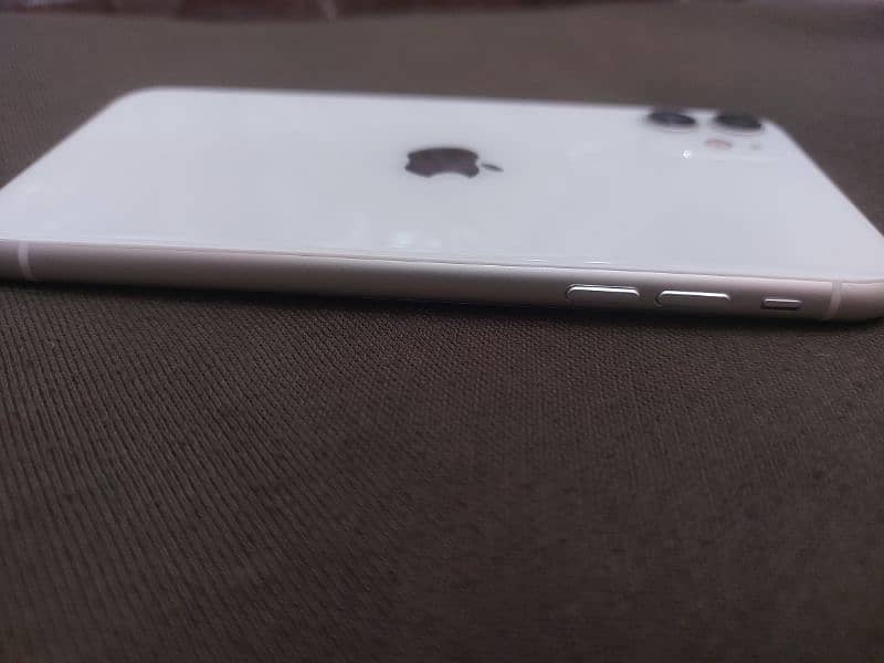 Iphone 11 128GB Approved factory Read Add 6