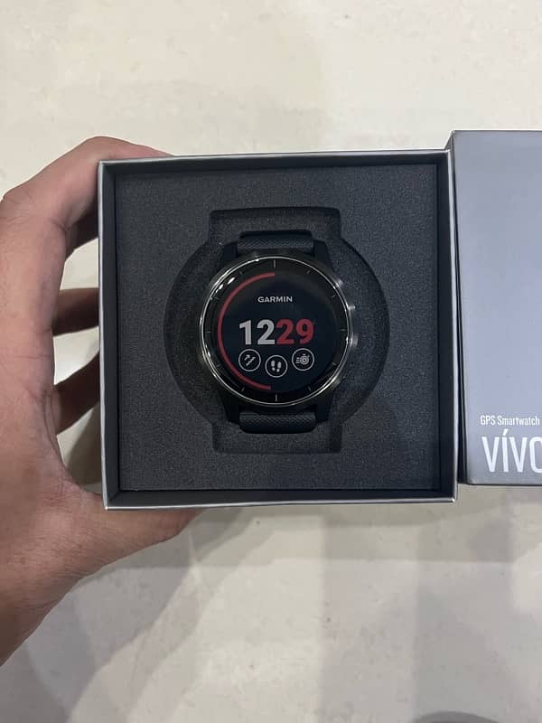 garmin vivoactive 4 brand new 1