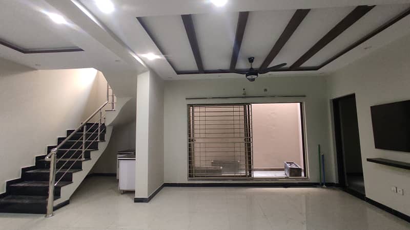 10 Marla Full House With Basement Available For Rent 26