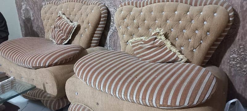 7 seaters sofa with good foam condition 4