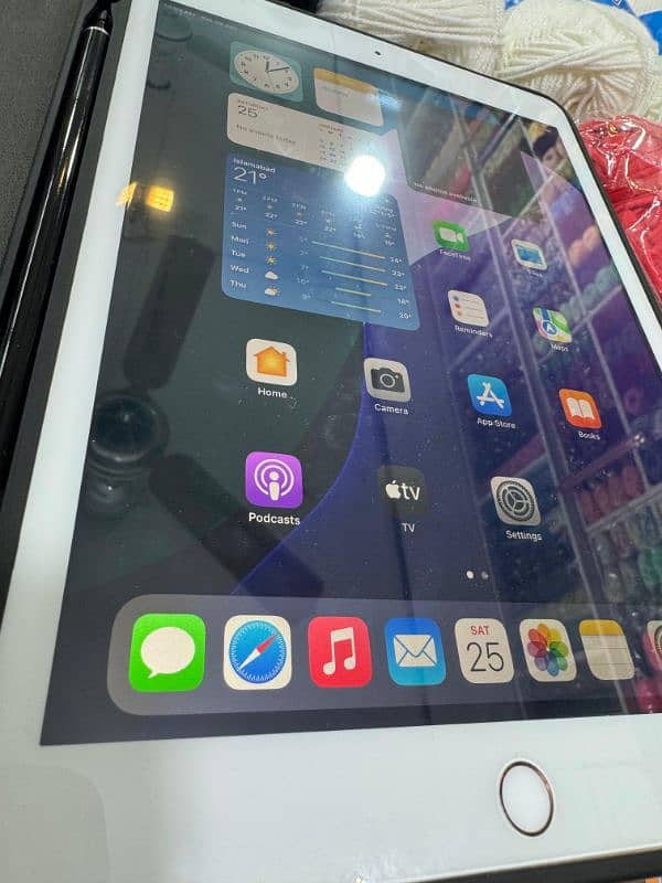 "Apple iPad 8th Gen 32GB 1