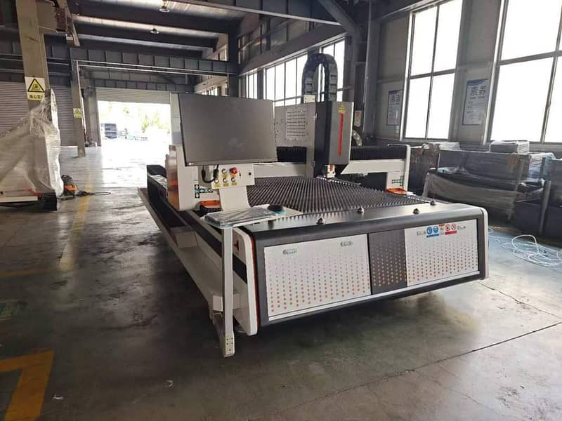 Fiber laser cutting machine 1500watt and 3000watt 4