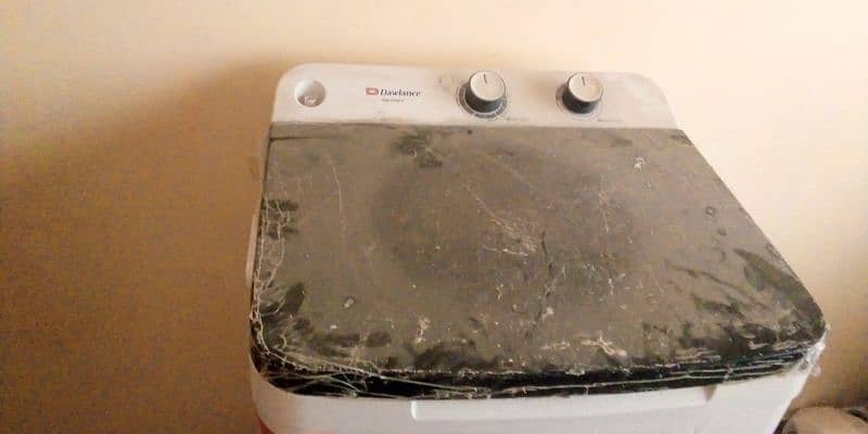 slightly used dawlance washing machine 1