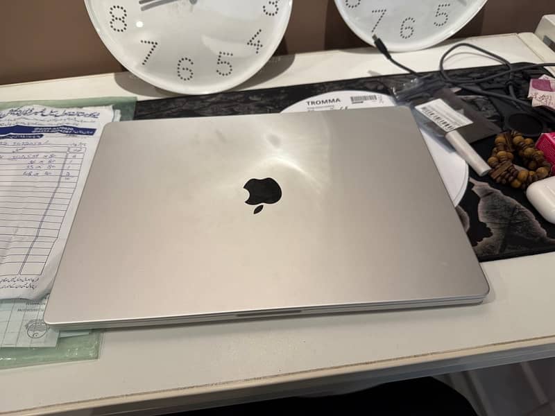 Macbook M1 pro 16 inches 16/512 3