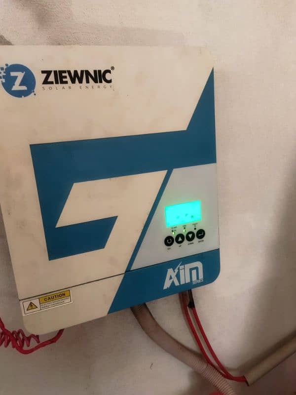 ziewnic inverter pv 2000 with 5 Soler plates 330 watts each and stands 1