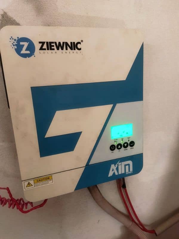 ziewnic inverter pv 2000 with 5 Soler plates 330 watts each and stands 2