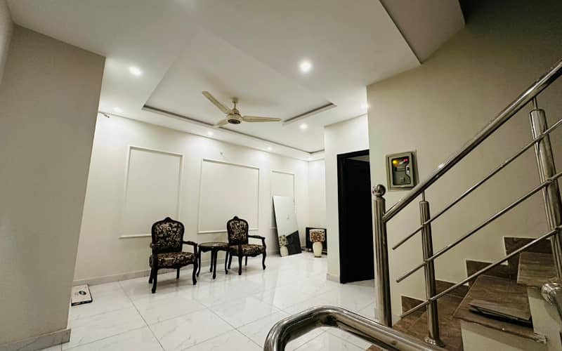 4.5 Marla luxury Modern House available For Sale In Paragon City Lahore 8