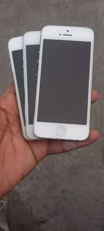 iphone5 non pta all ok all original in cheap price ios 10.3. 4 4