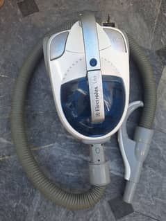 electrolux vaccume cleaner imported (dubai]