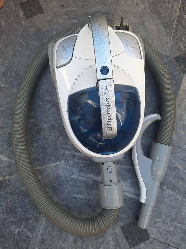 electrolux vaccume cleaner imported (dubai] 0