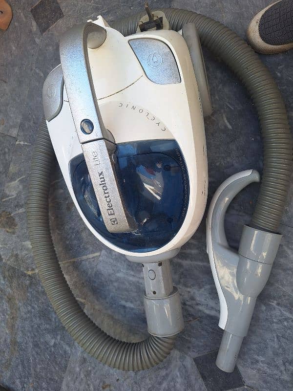 electrolux vaccume cleaner imported (dubai] 1