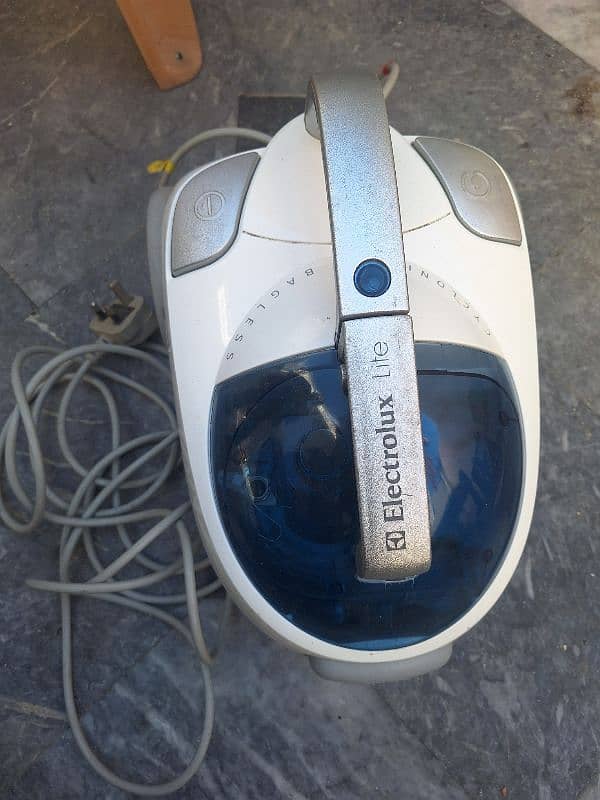 electrolux vaccume cleaner imported (dubai] 2