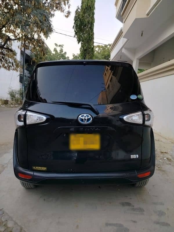 Toyota Sienta X 2015 1