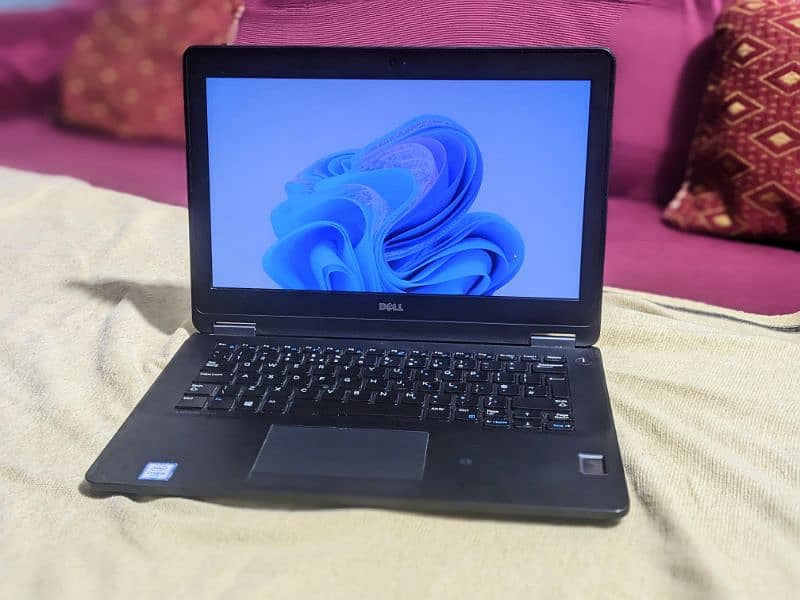 Dell Latitude e7270 8gb ddr 4 ram 256 ssd 5